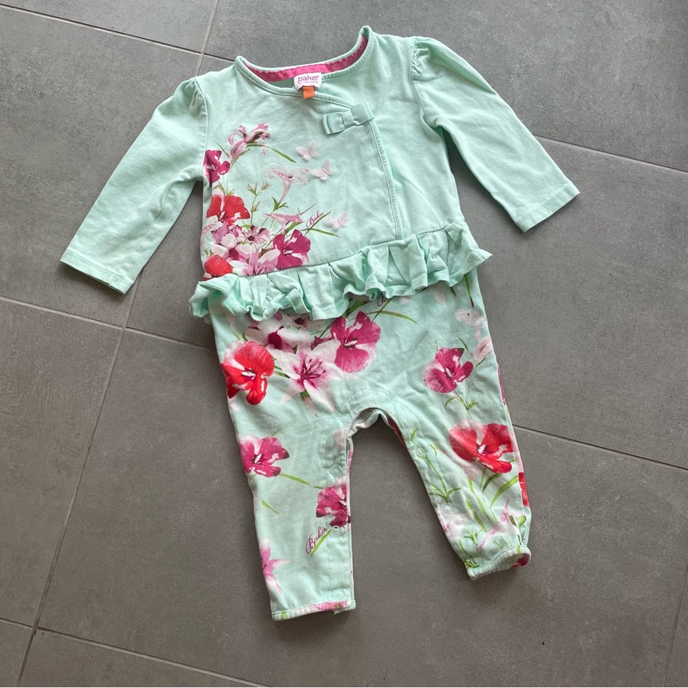 Baker by Ted Baker Baby 9-12 Months Floral Snap Romper One Piece Outfit